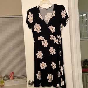 Old Navy//Black Floral Faux Wrap Dress//Size L
